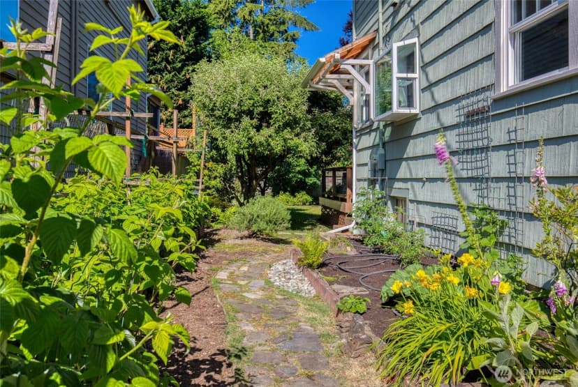 Property photo for 7347 19th Avenue Ne, Seattle photo 25