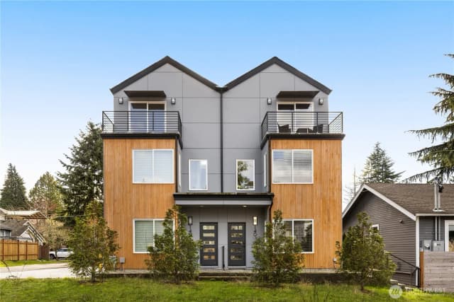 Property photo for 1407 N 103rd Street, Seattle photo 2