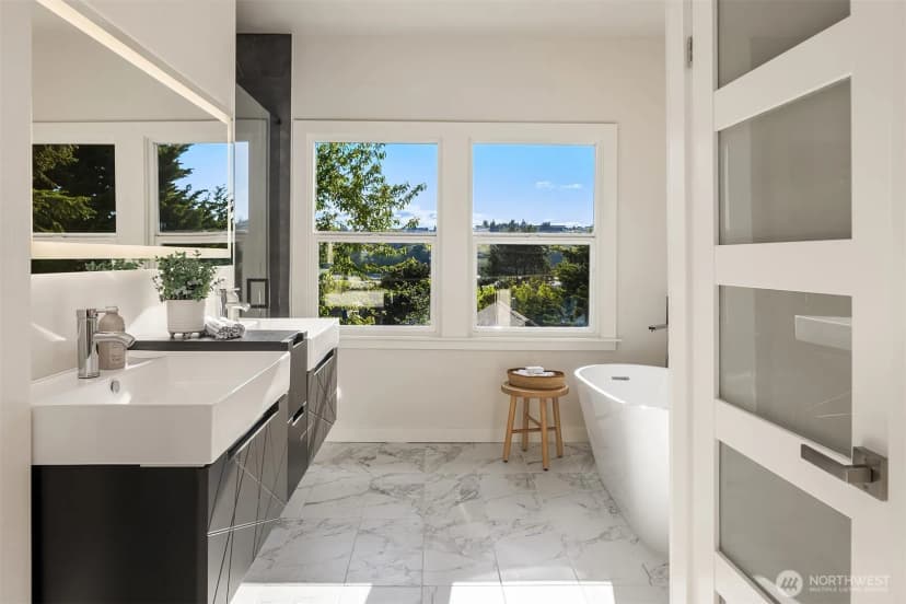 Property photo for 1307 W Boston Street, Seattle photo 15