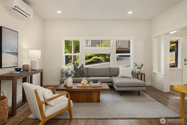 Property photo for 1307 W Boston Street, Seattle photo 5