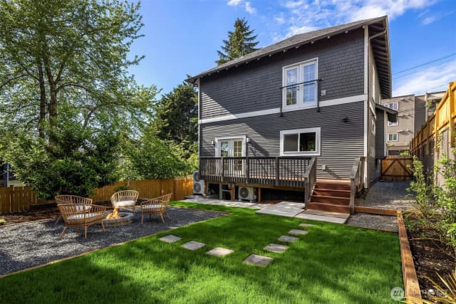 Property photo for 1307 W Boston Street, Seattle photo 3