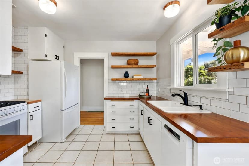 Property photo for 10327 Stone Avenue N, Seattle photo 8