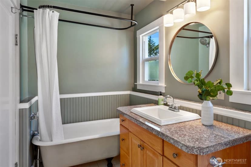 Property photo for 10327 Stone Avenue N, Seattle photo 12