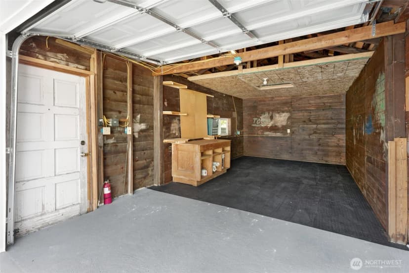 Property photo for 10327 Stone Avenue N, Seattle photo 28