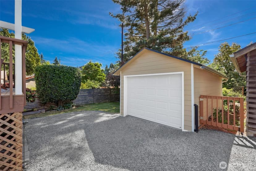 Property photo for 10327 Stone Avenue N, Seattle photo 27