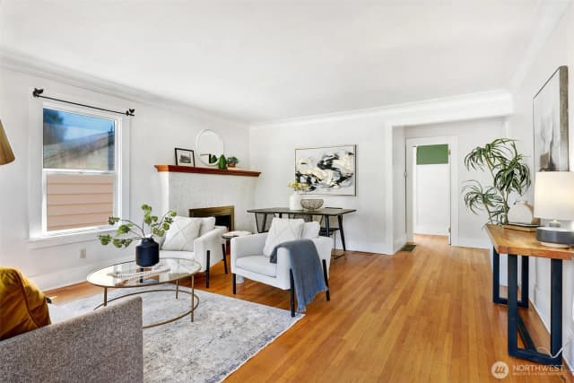 Property photo for 10327 Stone Avenue N, Seattle photo 4