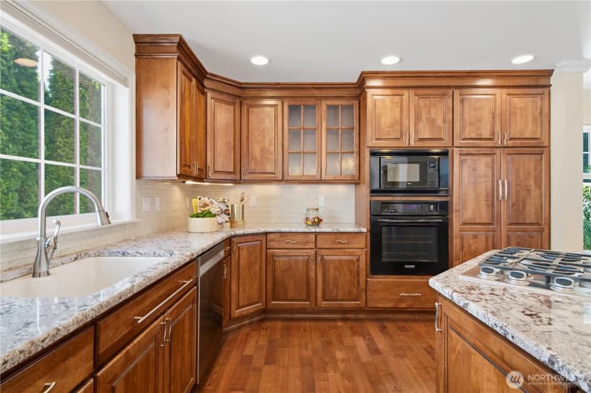 Property photo for 12832 Ne 70th Place, Kirkland photo 9