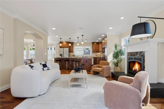 Property photo for 12832 Ne 70th Place, Kirkland photo 4