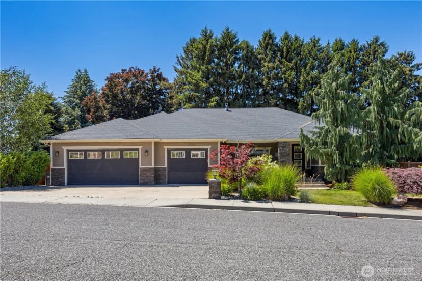 Property photo for 3484 Ashwood Drive, East Wenatchee photo 2