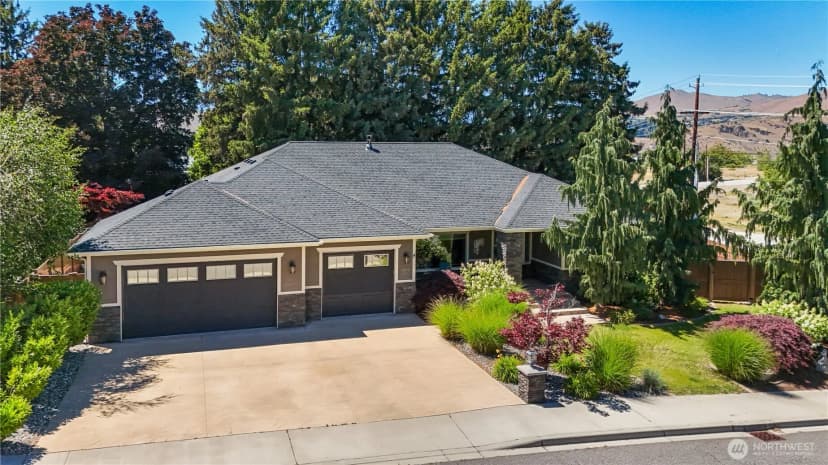 Property photo for 3484 Ashwood Drive, East Wenatchee