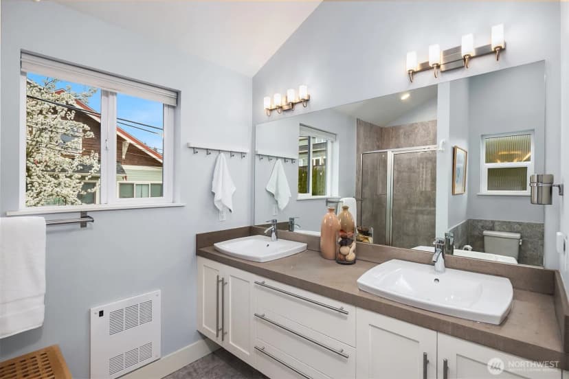 Property photo for 3010 Ne 55th Street, Seattle photo 14