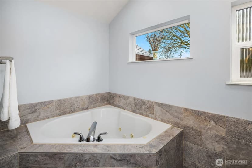 Property photo for 3010 Ne 55th Street, Seattle photo 15