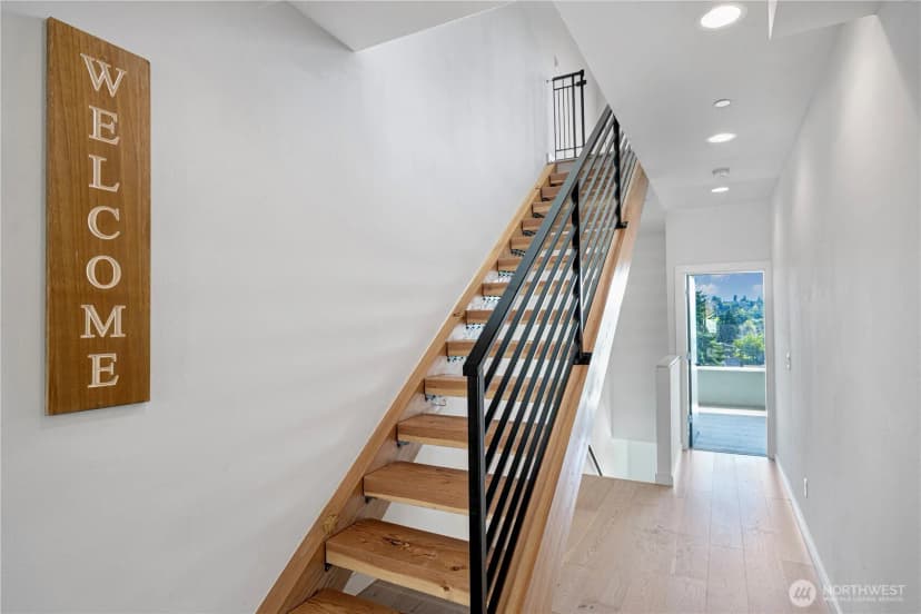 Property photo for 1546 Sturgus Avenue S, Seattle photo 6