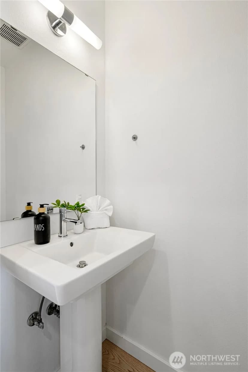 Property photo for 1546 Sturgus Avenue S, Seattle photo 18