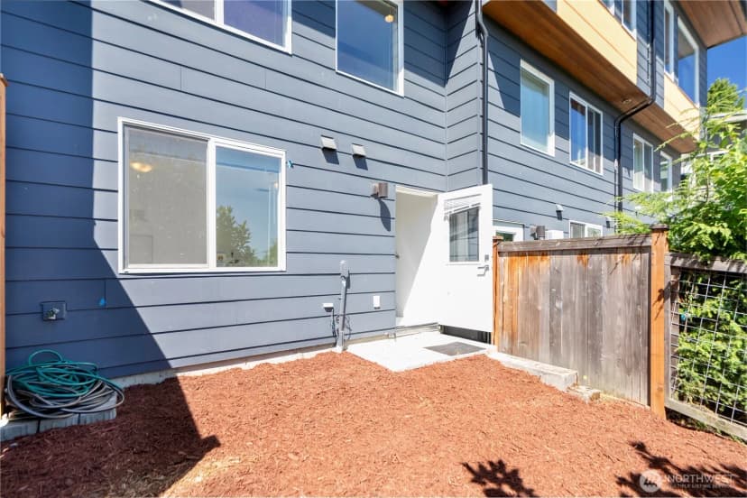 Property photo for 1546 Sturgus Avenue S, Seattle photo 5