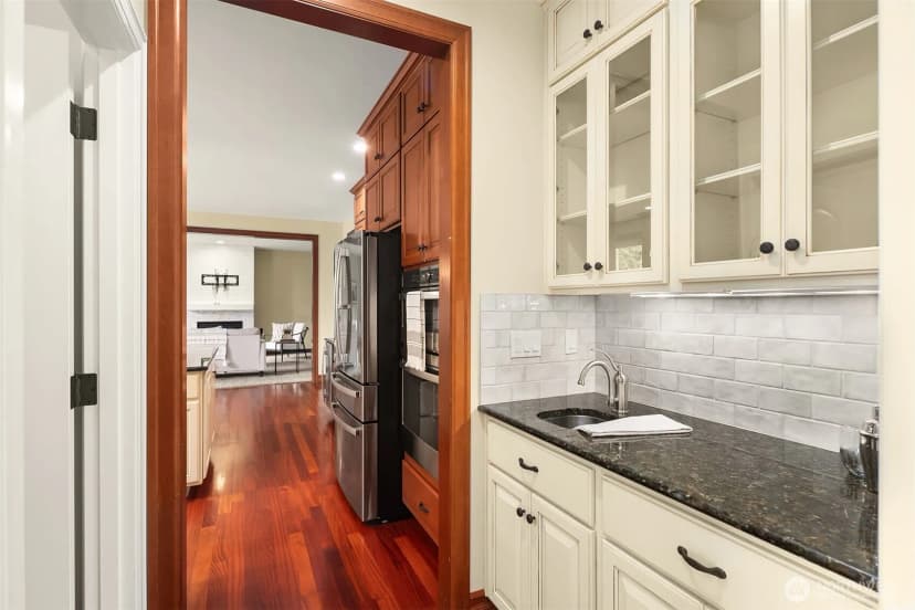 Property photo for 8703 191st Place Sw, Edmonds photo 9