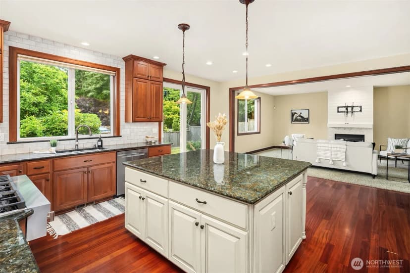 Property photo for 8703 191st Place Sw, Edmonds photo 10