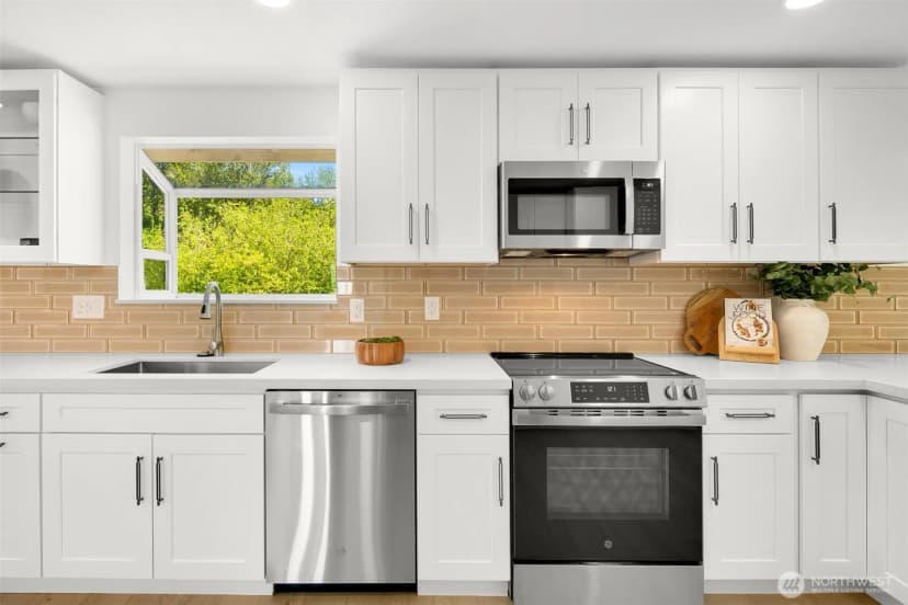 Property photo for 1816 Riverview Drive Ne, Auburn photo 9
