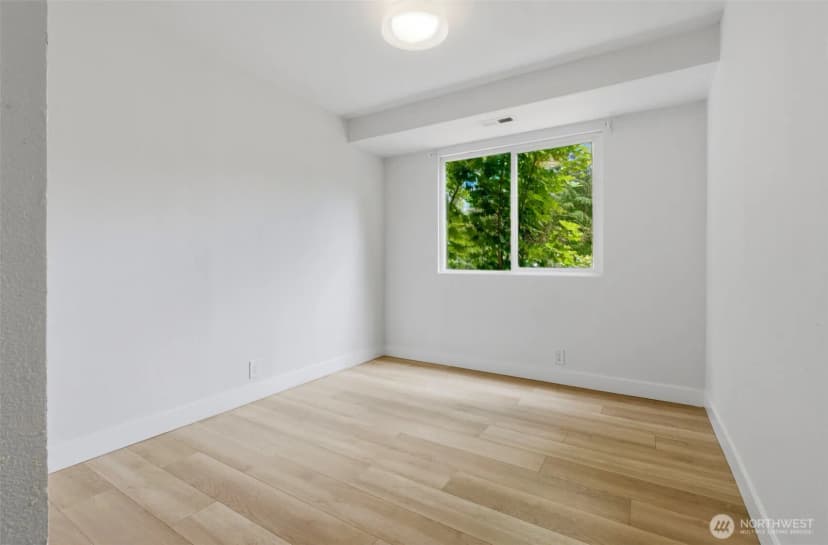 Property photo for 814 Ne 185th Street, Shoreline photo 32