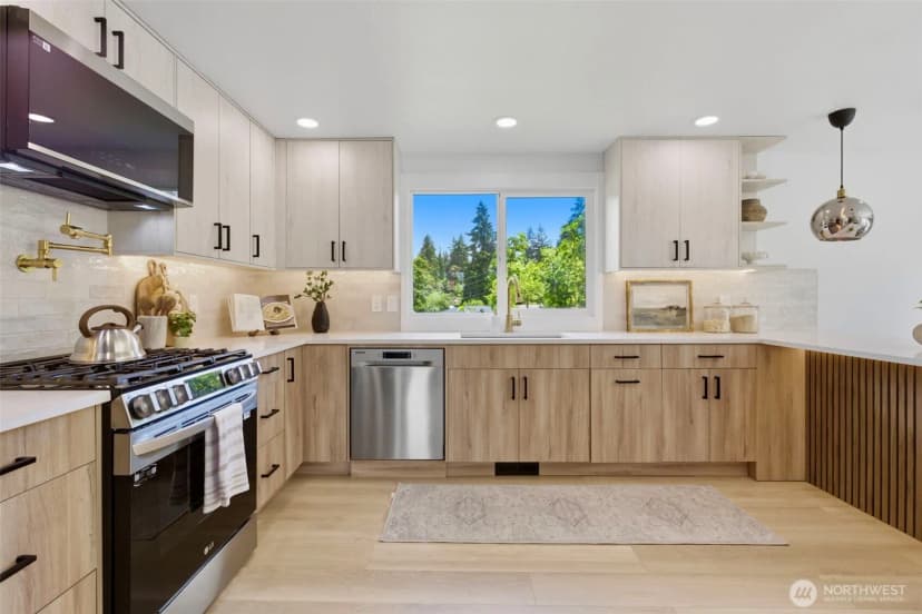 Property photo for 814 Ne 185th Street, Shoreline photo 11
