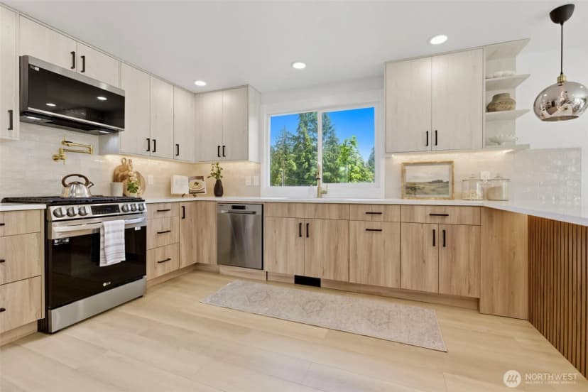 Property photo for 814 Ne 185th Street, Shoreline photo 14