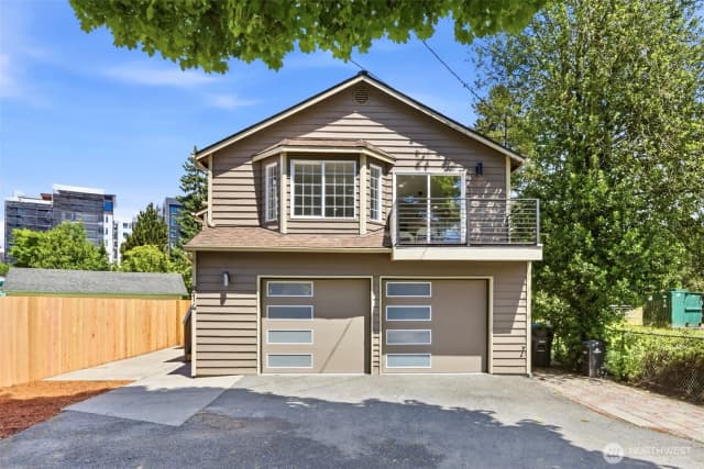 Property photo for 814 Ne 185th Street, Shoreline