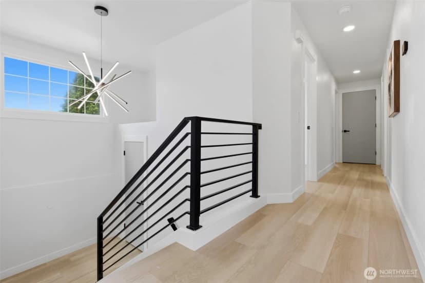 Property photo for 814 Ne 185th Street, Shoreline photo 16