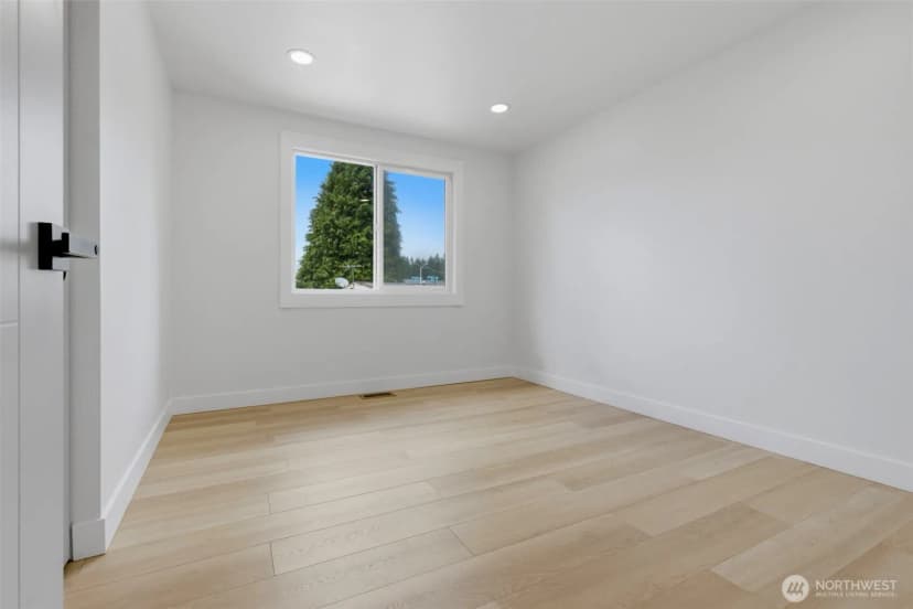 Property photo for 814 Ne 185th Street, Shoreline photo 26