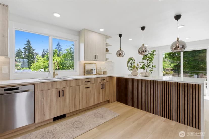 Property photo for 814 Ne 185th Street, Shoreline photo 10