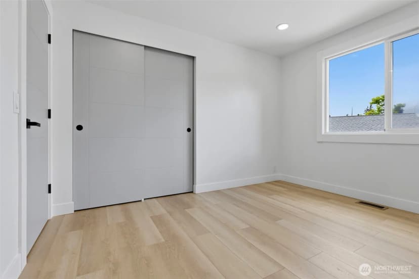 Property photo for 814 Ne 185th Street, Shoreline photo 18
