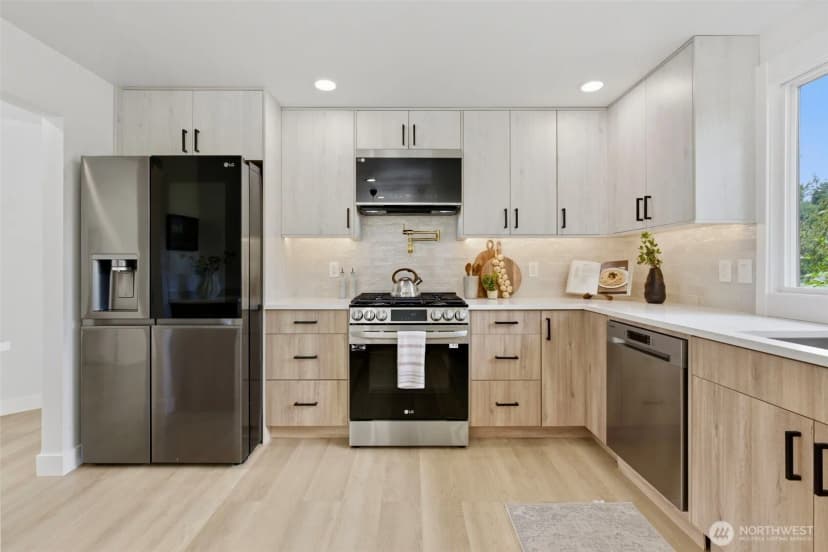 Property photo for 814 Ne 185th Street, Shoreline photo 13