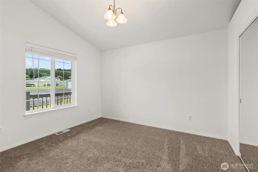 Property photo for 5 Martin Lane, Raymond photo 18