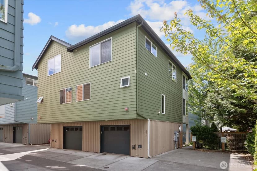 Property photo for 470 N 130th Street, Seattle photo 2
