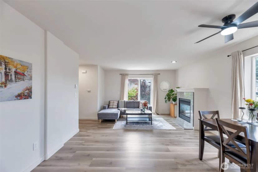 Property photo for 536 N 103rd #a, Seattle photo 4