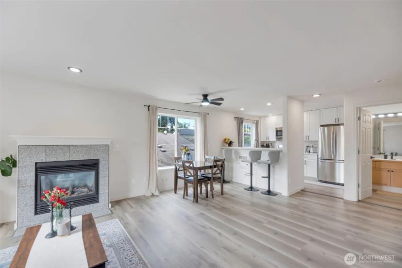 Property photo for 536 N 103rd #a, Seattle photo 3