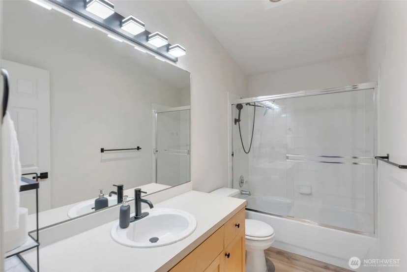 Property photo for 536 N 103rd #a, Seattle photo 10
