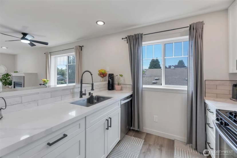 Property photo for 536 N 103rd #a, Seattle photo 6