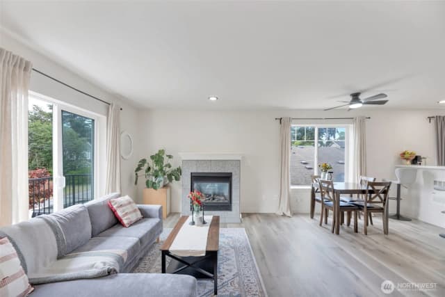 Property photo for 536 N 103rd #a, Seattle photo 2