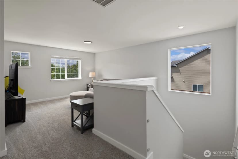 Property photo for 213 Bondgard Avenue E, Enumclaw photo 20