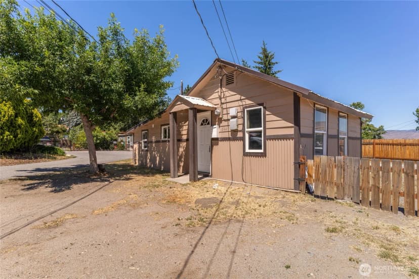 Property photo for 1522 Crescent St, Wenatchee photo 2