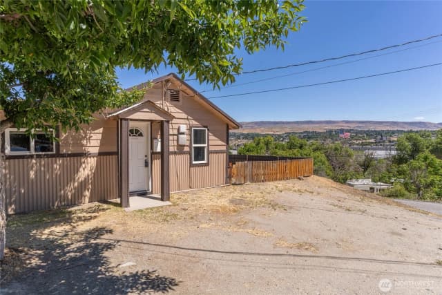 Property photo for 1522 Crescent St, Wenatchee