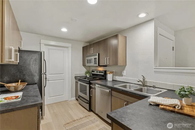 Property photo for 738 Kirkland Circle #e104, Kirkland photo 10