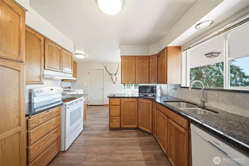 Property photo for 80 Summit Drive, Kalama photo 10