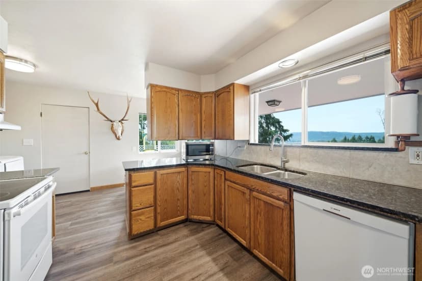 Property photo for 80 Summit Drive, Kalama photo 11