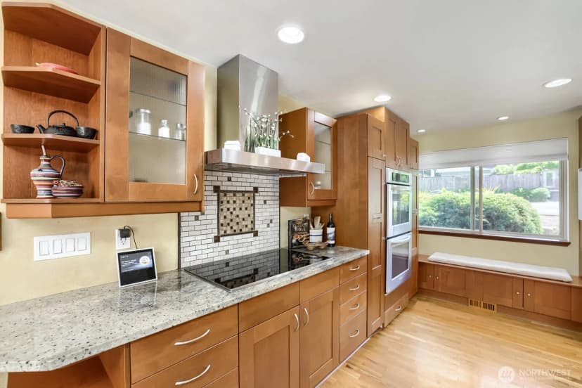 Property photo for 6332 Ne 196th Street, Kenmore photo 9