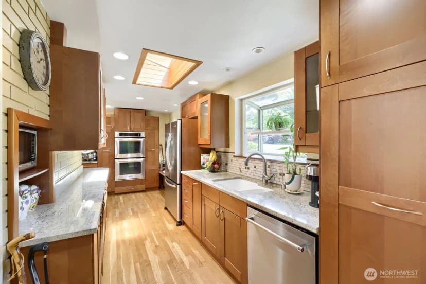 Property photo for 6332 Ne 196th Street, Kenmore photo 9