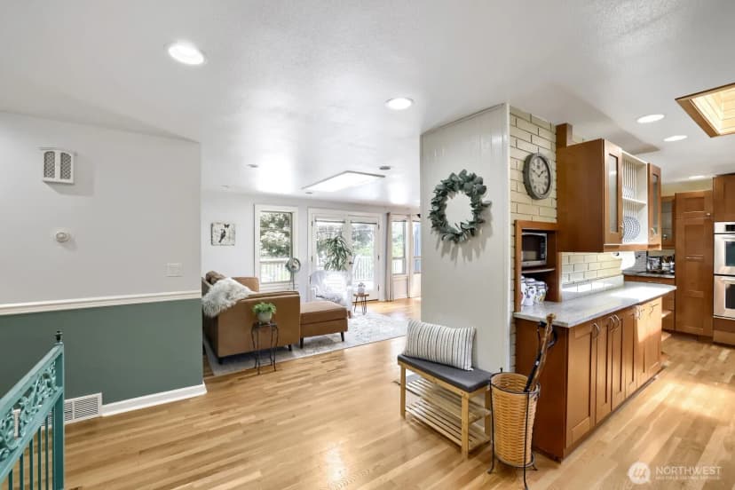 Property photo for 6332 Ne 196th Street, Kenmore photo 4