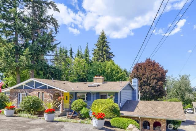 Property photo for 6332 Ne 196th Street, Kenmore photo 2