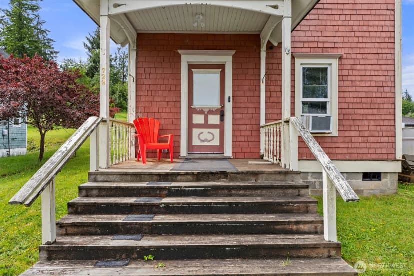 Property photo for 722 E Cowlitz Street, South Bend photo 2