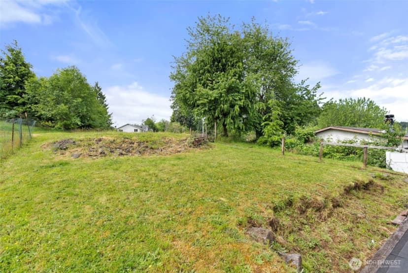 Property photo for 722 E Cowlitz Street, South Bend photo 19